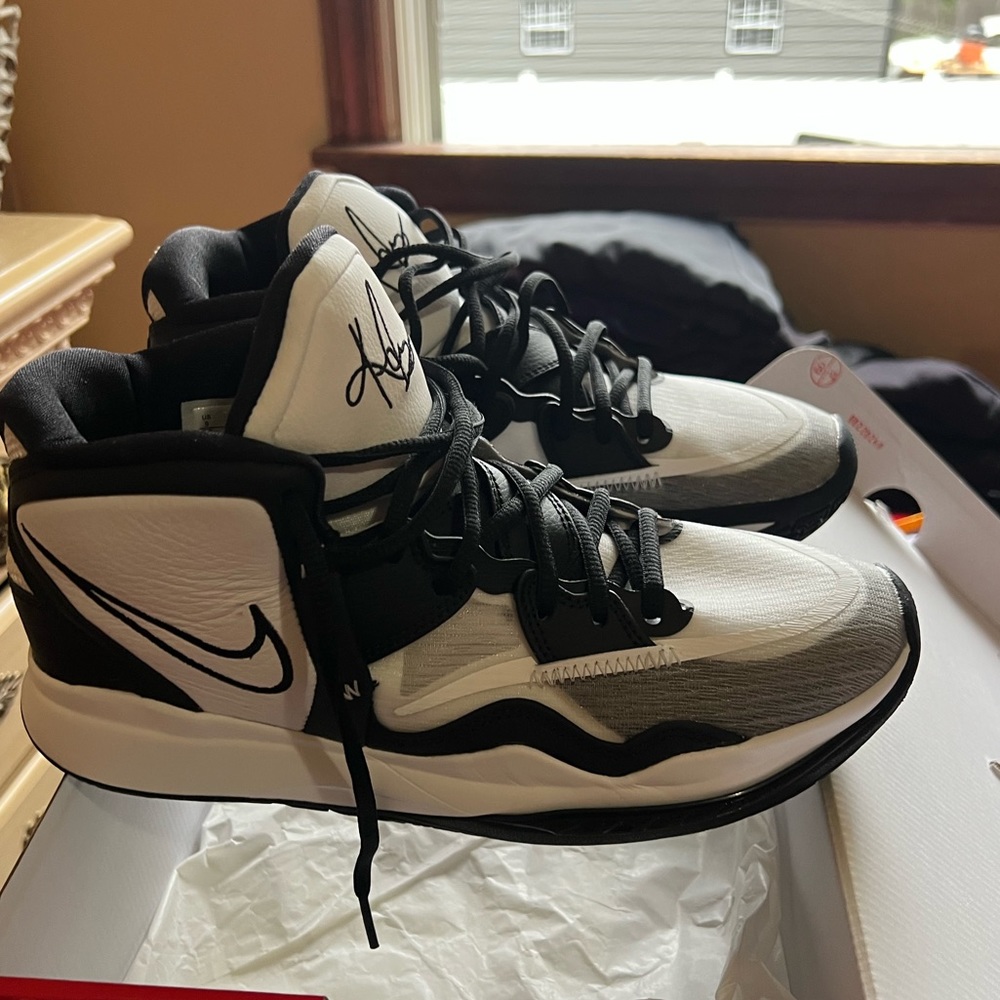 KYRIE INFINITY TB SNEAKERS